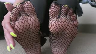 Heavy and Blue balls for beta "men" - Foot Worship Gooning Session