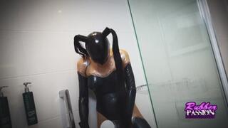 Shower in full ribber latex
