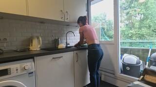 Cant finish the dishes, i have to pee