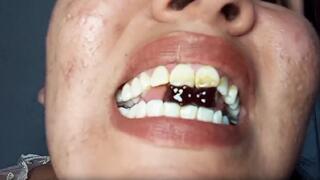Licking, swallowing and chewing gummy bears - Vore gummy bears