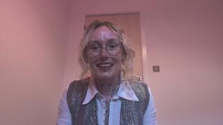 Sexy Realtor Desperate to Make the Sale