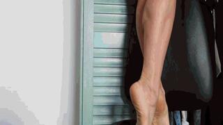 Her sexy feet and calf muscles WMV(1920x1080)FHD