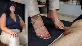 Kathy Crushes "Objects" Blindfolded