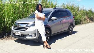 262 - Hanna revving Honda