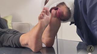 Personal Slave Worships Goddess Luna Feet