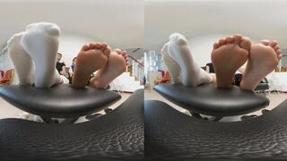 3DVR180 XINXIN YUANYUAN shows a big stinky foot