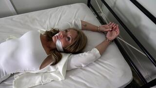 Looking For Evidence (2K) - Alba Zevon