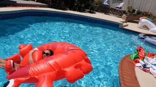 Roxy is a Damsel in Peril as Her Inflatable Springs a Leak. HD WMV (1920x1080)