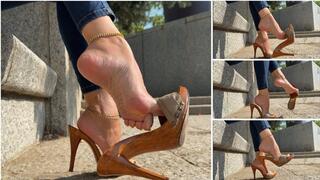 Solesmad Outdoor Dangling With Beige Wooden Mules and Yellow pedi
