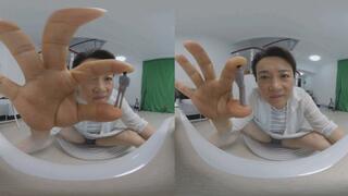 3DVR180 MOMO's mouth humiliated the dwarf