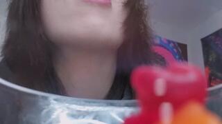 A Giantess' unnoticeable snack