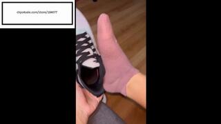 Alicejan powder before and after in tan socks shoes