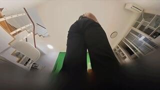 3DVR180 YUANYUAN flattened the buttocks to humiliate the dwarf