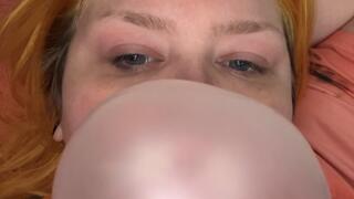 Bubblegum pops with Mindy