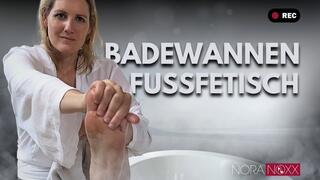 Wunderschöne Füße in der Badewanne