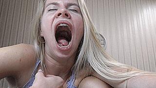 blondie yawns widely! MP4