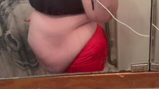 Bbw fingers her belly button