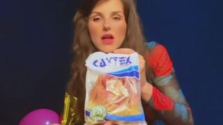 Birthday balloon unboxing with Empress Scarlett