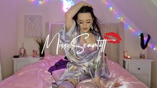 Scarlett's lilac silk kimono and satin pillow fuck