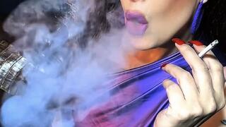 Between purple lips and smoke - Addiction has never been so seductive - Super Slims