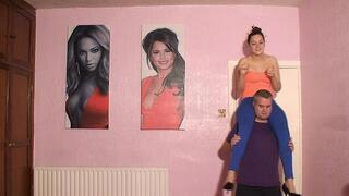 Sophie Shoulder Ride Neck Scissors 2