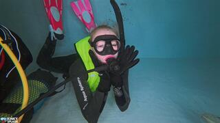 Snorkel Vest Underwater Buoyancy Games in Full Wetsuit & Dive Gear - MP4