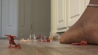 Giantess Goddess Leah and Her feet take on an army of betas