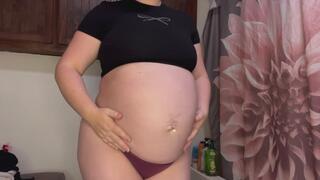 30 Weeks Pregnant Tight Crop Top