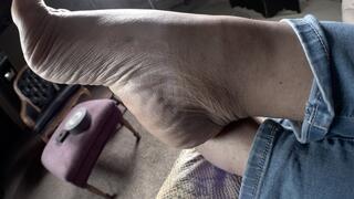 Teasing You With My BBW Feet - Extended Cut
