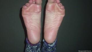 Waitress Soles After Work HD