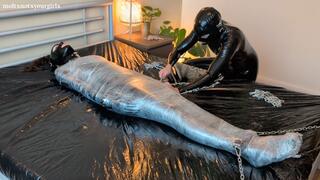 Mummification and chain bondage in full latex gear – using my girlfriend as I please