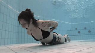 Lessi Pool Bondage Blackouts