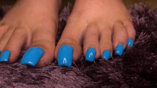 @Taliascutetoes makes me cum with her long and sexy blue toenails