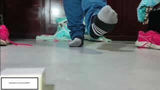 Mila1_Fox wet sweaty socks powdered feet