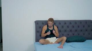 DODÔ MASTURBATING AND RUBBING - FACE SITTING.