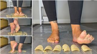 ASMR SOLESMAD CRUSHING FOOD: PRINGLES POTATOES BAREFOOT - SOLES - HIGH ARCHED FEET-