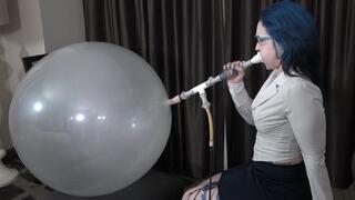 Vonka Blows a Sempertex 24" Round Balloon to Bursting (MP4 - 720p)