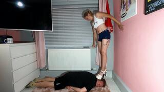 Nike Pro Shorts & Sky Scraper Shoes (4K)