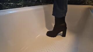 Hunter Heeled Boots Taking A Bath
