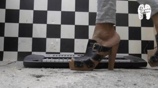 Poor organ under pretty feet floor view