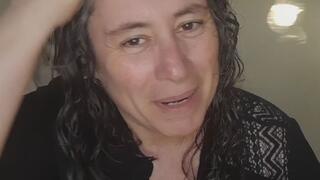 Instructions for touching a woman in Spanish