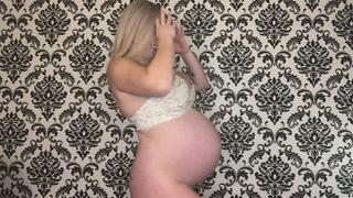 9 months pregnant trying on bras