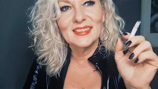 Customvideo clip with Q&A's sequences with lots of smoke, fun and voice with and from me*German Amateur*