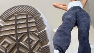 Nice Giantess takes care of shrinking virus boyfriend in platform converse FEET 4K