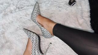 I was wearing a pair of stiletto heels on my feet but I took them off for a better fit (7)