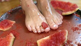 Feet and Water Melon: DuckFeetQueen is crushing and squeezing a watermelon between here short cute chubby toes and her soft soles. Foot fetish and Foodporn with crush at its very best