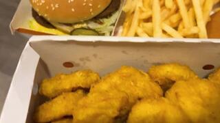 Ssbbw Eating Biggest Hamburger meal