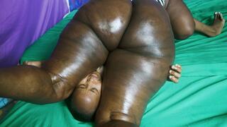 Unfair size difference wrestling : Big booty BBW Madora vs petite 20yr old