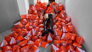 dominating 200 water wings