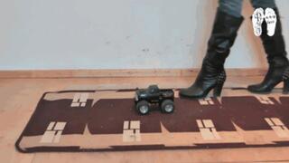 Truck under Christins Boots